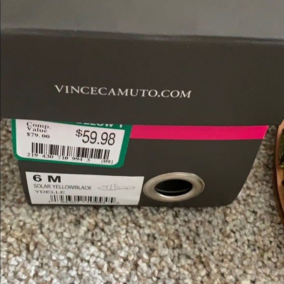 New Vince Camuto Yellow Snakeskin Pattern Sandals - Picture 3 of 8